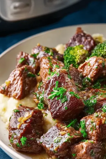 Crockpot Garlic Butter Steak Bites