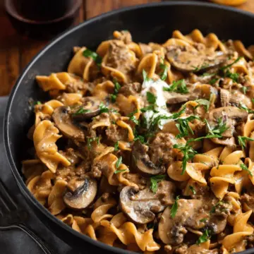 One Pan Ground Beef Stroganoff