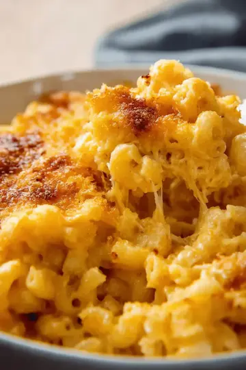 Classic Baked Macaroni and Cheese Casserole