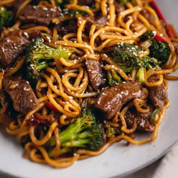 Beef and Broccoli Lo Mein Noodles