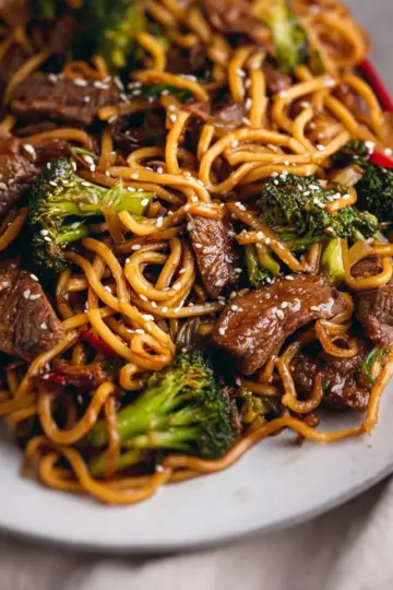 Beef and Broccoli Lo Mein Noodles