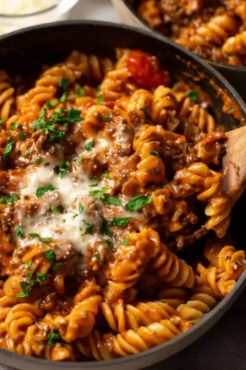 One pot creamy tomato beef pasta