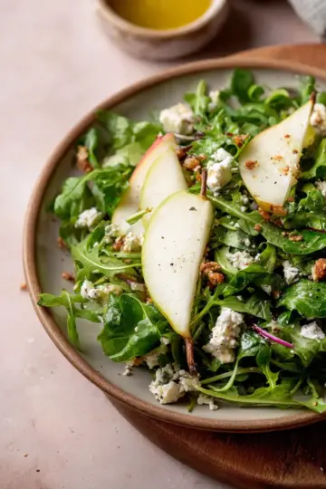Arugula Salad with Pears and Goat Cheese